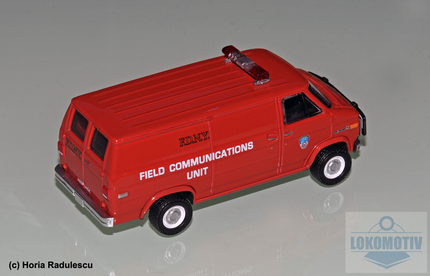 64-FDNY-GMC-Vandura-Field-Communications-Unit-249962a02d0d31c8f.jpg