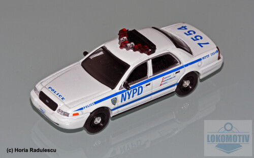 64 NYPD Ford Crown Vic 2001 1