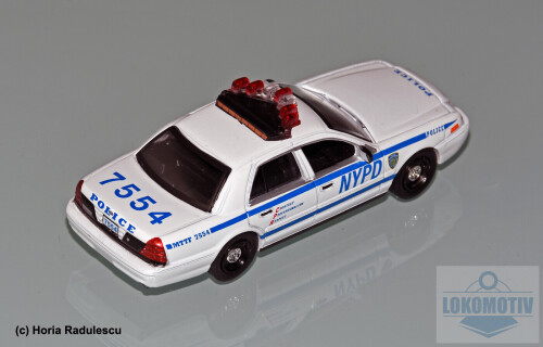 64 NYPD Ford Crown Vic 2001 2