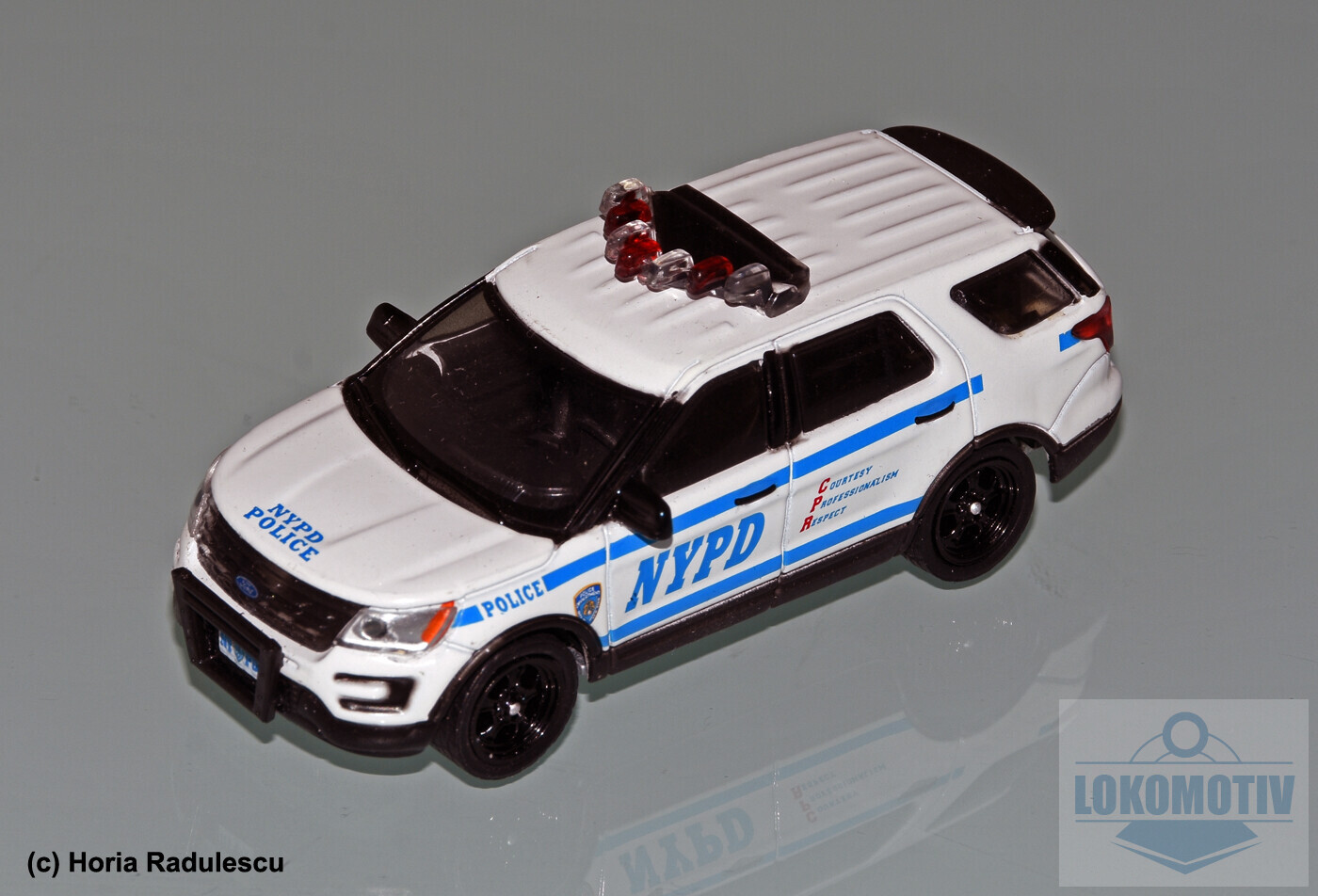64-NYPD-Ford-Explorer-Police-Interceptor-Utility-2016-1.jpg